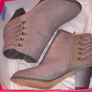 Shoe Dazzle Taupe Ankle Booties